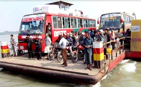 টোল আদায়ের অভিযোগ