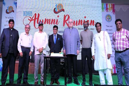 প্রাক্তন শিক্ষার্থীদের পুনর্মিলনী