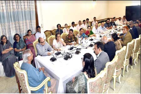 এনজিও নেতৃবৃন্দের সঙ্গে বৈঠক করছেন প্রধান উপদেষ্টা