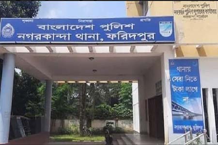 হাতকড়া পড়া অবস্থায় পুলিশের গাড়ি থেকে পালালো আসামি