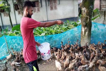স্বাবলম্বী নাহিদ কুরাইশি