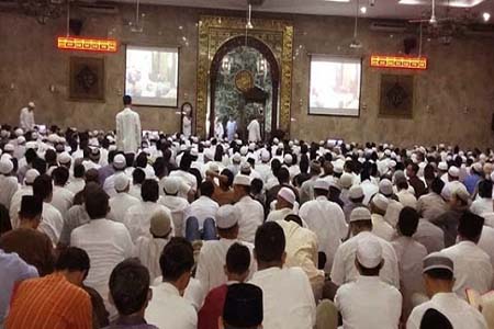 মসজিদে নামাজের অনুমতি