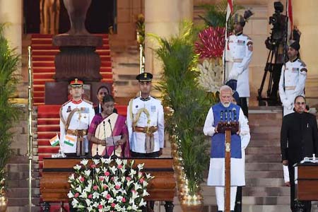 ভারতের প্রধানমন্ত্রী হিসেবে শপথ নিয়েছেন নরেন্দ্র দামোদর দাস মোদি