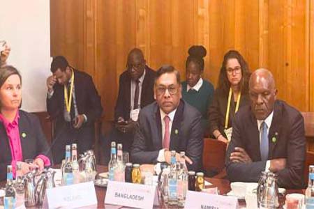 দৃঢ় সংকল্পে এগিয়ে আসতে হবে