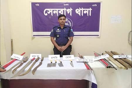 নোয়াখালীতে দেশীয় অস্ত্র উদ্ধার