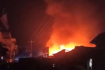 আগুনে পুড়ল ১০ দোকান