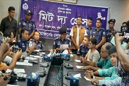 টাকা ছিনতাই