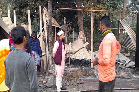 বসতঘরে অগ্নিকান্ডে শিশু দগ্ধ