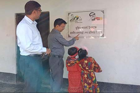নোয়াখালীতে মুজিবশতবর্ষের আশ্রয়ণের ঘর পরিদর্শন