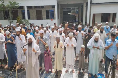 নোয়াখালীতে বৃষ্টির প্রার্থনায় ইসতিসকার নামাজ আদায়