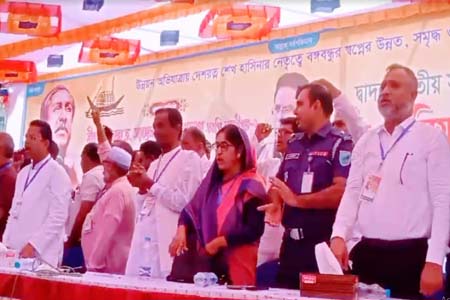 স্লোগান দিলেন কালকিনি ওসি