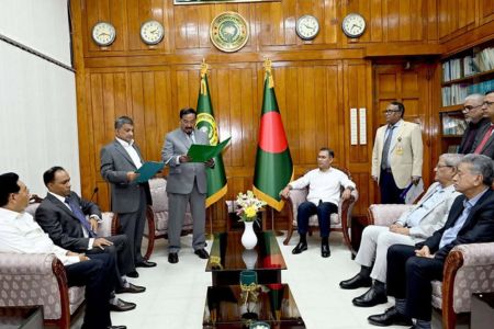 শপথ নিলেন চট্টগ্রাম-২ আসনের বিএনপির প্রার্থী সারোয়ার আলমগীর