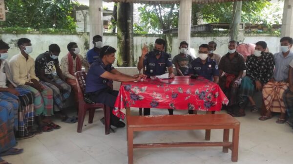 https://thenewse.com/wp-content/uploads/Ojha-and-Police.jpg