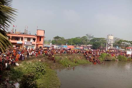 ওড়াকান্দি বারুনী স্নান