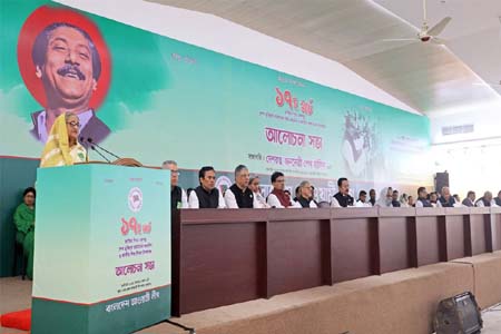 হত্যাকাণ্ড চালালো