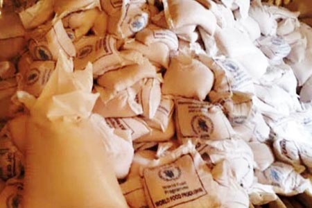 ত্রাণের বস্তায় ‘প্রধানমন্ত্রীর উপহার’ লেখার নির্দেশ