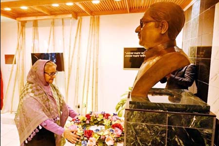 দেশপ্রেমের সঙ্গে কাজ