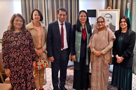 প্রধানমন্ত্রীর সাথে ব্রিটিশ এমপি