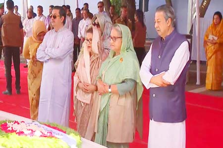 বঙ্গবন্ধু শেখ মুজিবুর রহমানের সমাধিতে শ্রদ্ধা নিবেদন প্রধানমন্ত্রীর