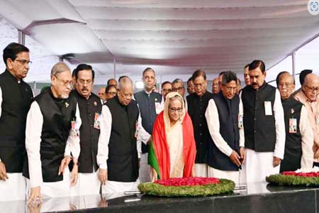 জাতির পিতা শেখ মুজিবুর রহমানের প্রতিকৃতিতে প্রধানমন্ত্রীর শ্রদ্ধা নিবেদন