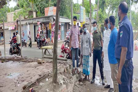 রাতের আধারে শেখ রাসেল স্মৃতি সংসদ কার্যালয় ভেঙে ফেলায় ক্ষুদ্ধ এলাকাবাসী