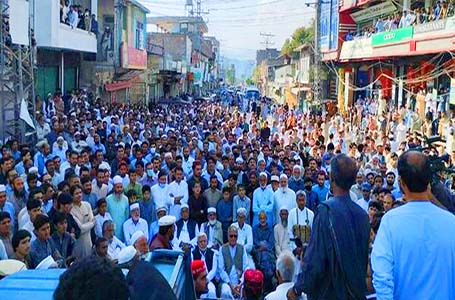 সন্ত্রাসবাদ রোধে গর্জে উঠল পাকিস্তানের আমজনতা, জনরোষে সরকার