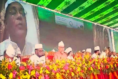 সোহরাওয়ার্দী উদ্যানে আনজুমানে রহমানিয়া মইনীয়া মাইজভান্ডারিয়া সংগঠনের উদ্যোগে আয়োজিত শান্তি মহাসমাবেশ