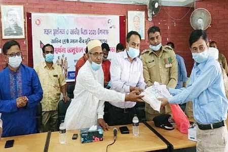 সাপাহারে জাতীর শ্রেষ্ঠ সন্তান বীর মুক্তিযোদ্ধাগণের সংবর্ধনা