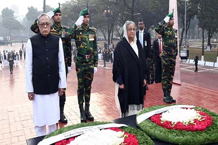 শহীদ বুদ্ধিজীবীদের প্রতি রাষ্ট্রপতি ও প্রধানমন্ত্রীর শ্রদ্ধা নিবেদন