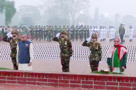 জাতির শ্রেষ্ঠ সন্তানদের প্রতি শ্রদ্ধা নিবেদন করলেন রাষ্ট্রপতি ও প্রধানমন্ত্রী
