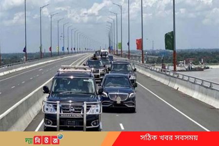 ছুটির দিনে পদ্মা সেতু হয়ে টুঙ্গিপাড়ায় প্রধানমন্ত্রী