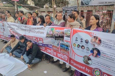 লাশ নিয়ে সনাতনীদের প্রতিবাদ