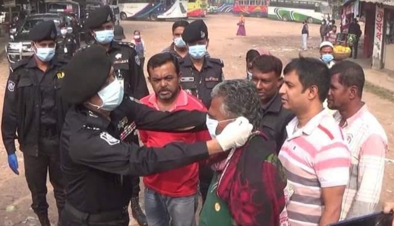ঝিনাইদহে র‌্যাবের মাস্ক বিতরণ