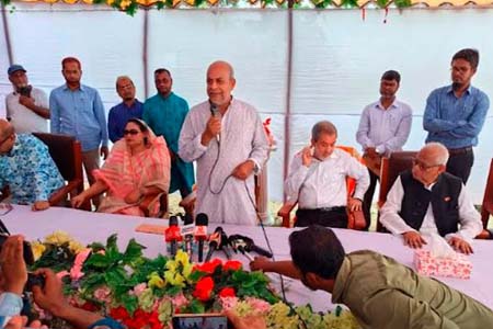 ট্রেন দুর্ঘটনার সময় দুর্ঘটনাকবলিত মানুষকে সহযোগিতা করায় স্থানীয় জনগণের প্রতি রেলপথ মন্ত্রীর কৃতজ্ঞতা