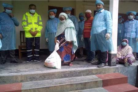 রাজারহাটে অসহায়দের মাঝে ব্যুরো বাংলাদেশ