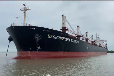 রামপাল তাপ বিদ্যুৎ কেন্দ্রের ১০ম চালানের কয়লা এলো মোংলা বন্দরে  