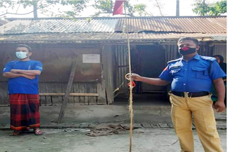 বিদেশ ফেরত আসা ব্যক্তিদের বাড়িতে লাল নিশান, কোয়ারেন্টাইনে ১১২ 