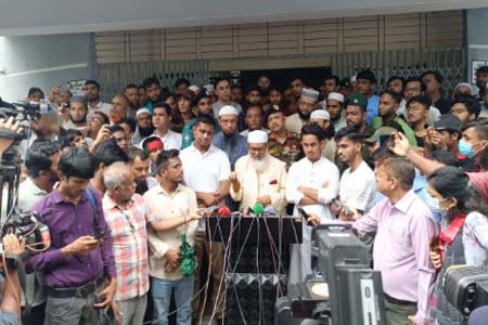 হতাহতদের পাশে