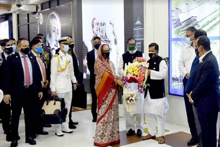 দেশে ফিরেছেন প্রধানমন্ত্রী