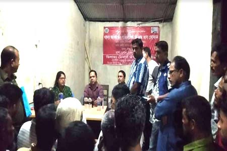 চাল আটক করল স্থানীয় জনতা