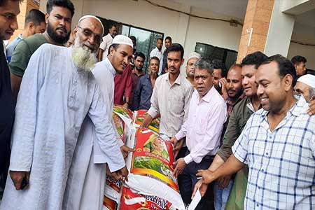 জাতীয় শোক দিবস উপলক্ষে এতিমখানা, মসজিদ, মাদরাসায় চাউল বিতরণ