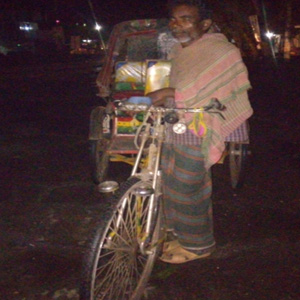 দারিদ্রতার কাছে হেরে যায় করোনা ভয়