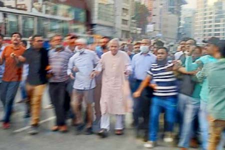 ক্ষমতায় থাকা যাবে না