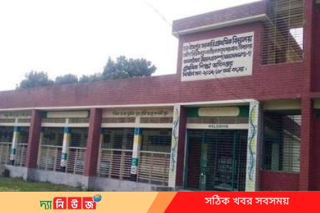 মানবেতর জীবন যাপন ৪ শিক্ষকের বেতন ভাতা বন্ধ