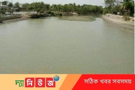পাইকগাছায় জল মহলে লবণ পানি উঠানোকে কেন্দ্র করে ইজারাদার ও এলাকাবাসী মুখোমুখি অবস্থানে