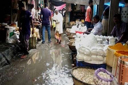 সালথা বাজারের অলিগলির রাস্তা জলাবদ্ধতা, জন-দুর্ভোগ চরমে