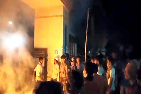 ফরিদপুরের সালথায় থানা ও উপজেলায় হামলা, পরিস্থিতি ভয়াবহ