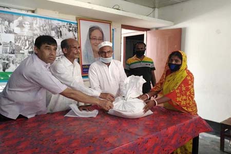 দাকোপে খাদ্য বিতরণ