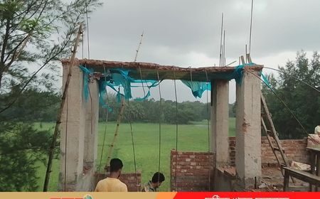 ভেঙে পড়ল নির্মাণাধীন বিদ্যালয়ের ছাদ