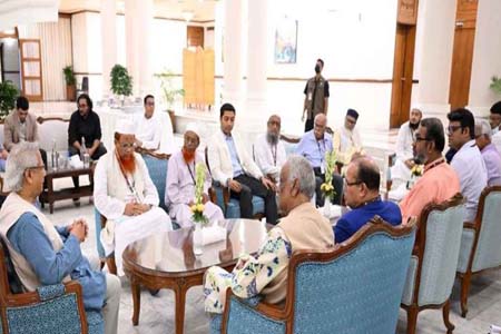 প্রধান উপদেষ্টার সঙ্গে বৈঠকে